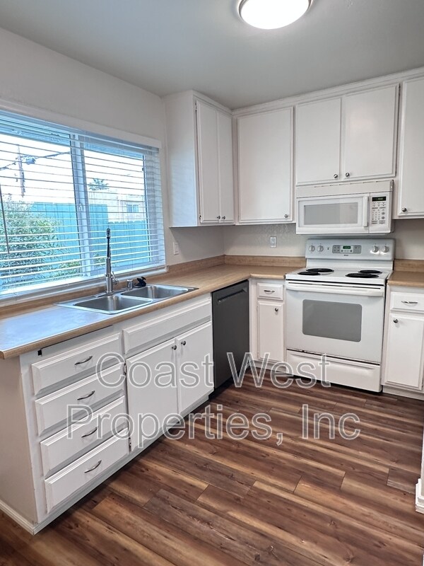 Foto del edificio - 2119 Garnet Ave