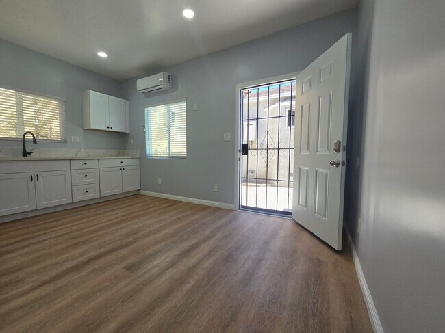 Foto del edificio - 1715 W 64th St