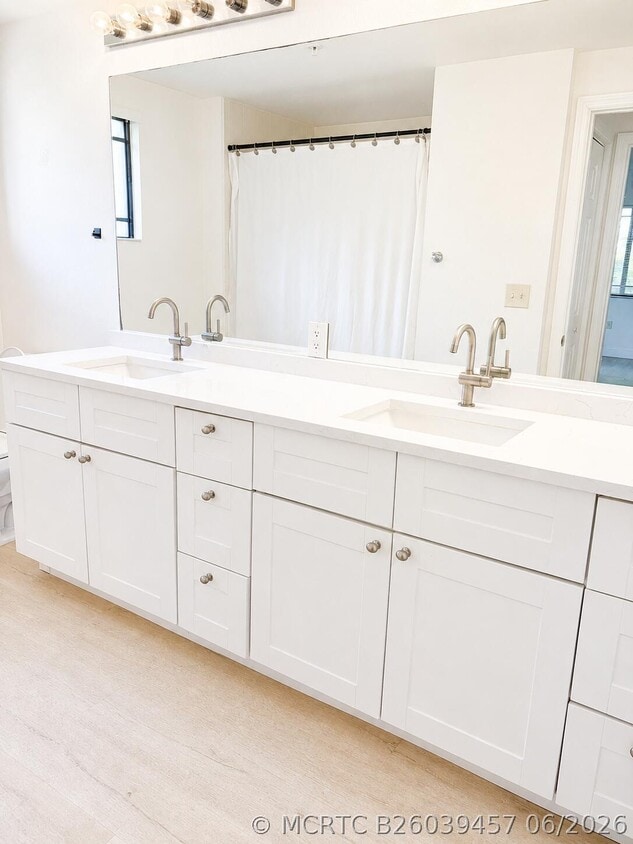 Building Photo - 3023 Alcazar Pl