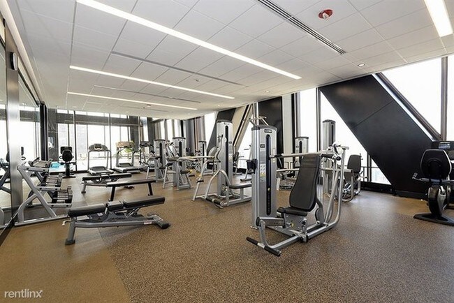 Building Photo - 2 br, 2 bath Condo - 190 E Delaware Pl