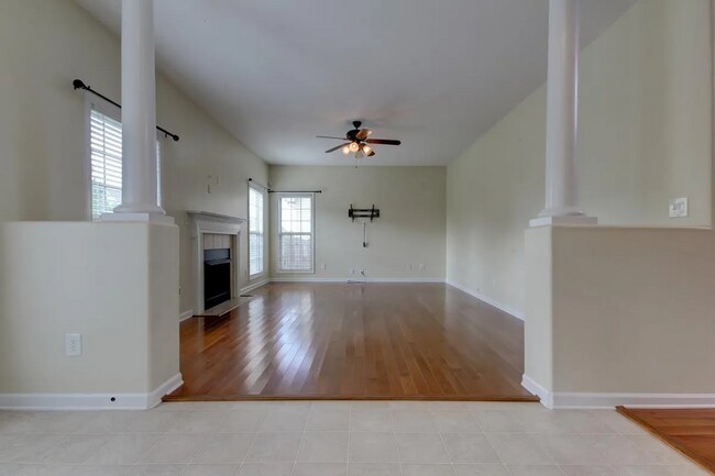 Building Photo - Chinook