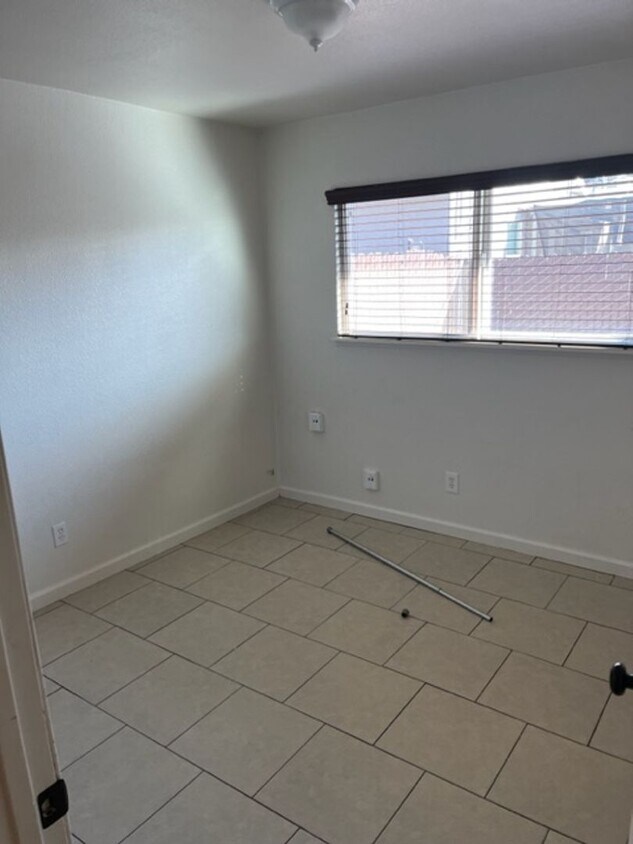 60 Locust St Unit Mason Mathews, Lemoore, CA 93245 Room for Rent in