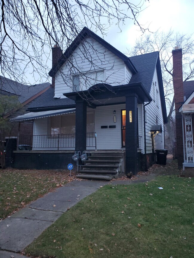 Building Photo - 9111 Pinehurst St