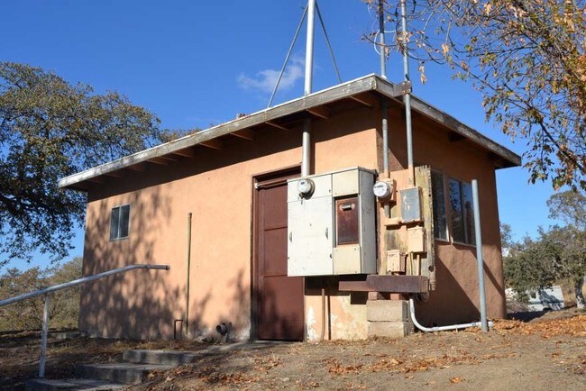Servicio de lavandería/ ducha y baño, sala de - Ponderosa Trailer Park