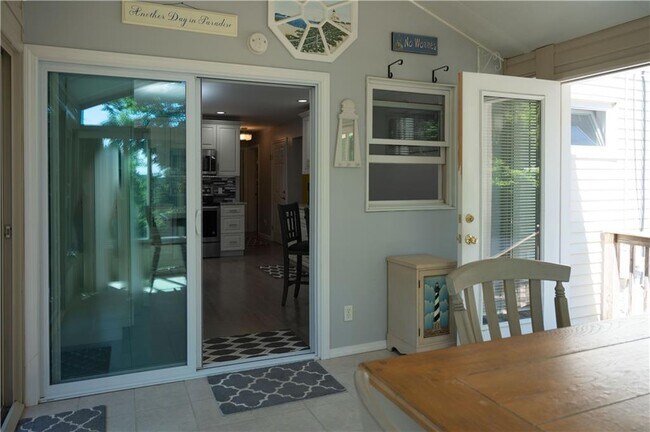 Foto del edificio - 221 Narragansett Ave E