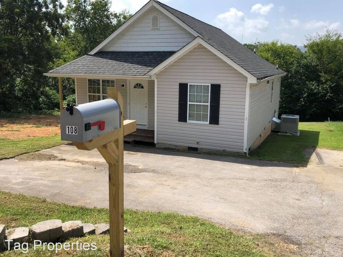 3 br, 2 bath House 108 2nd St. House Rental in Rossville, GA