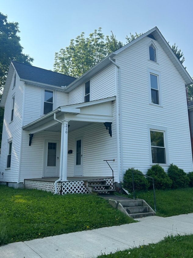 Primary Photo - 210 S Plum St