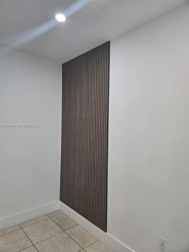 Foto del edificio - 733 Riverside Dr
