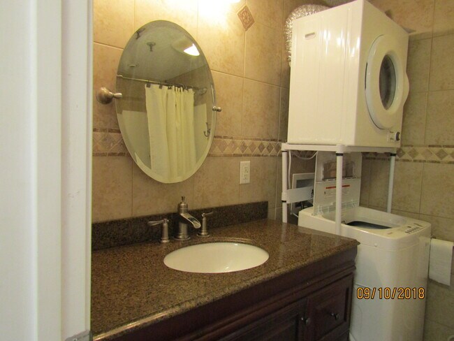 Foto del edificio - 214 Miracle Strip Pkwy SW