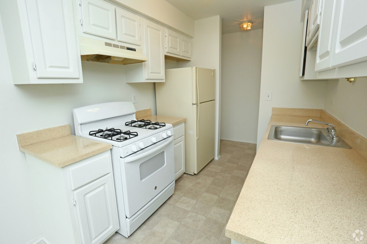 Primary Photo - Fox Lane Apartments