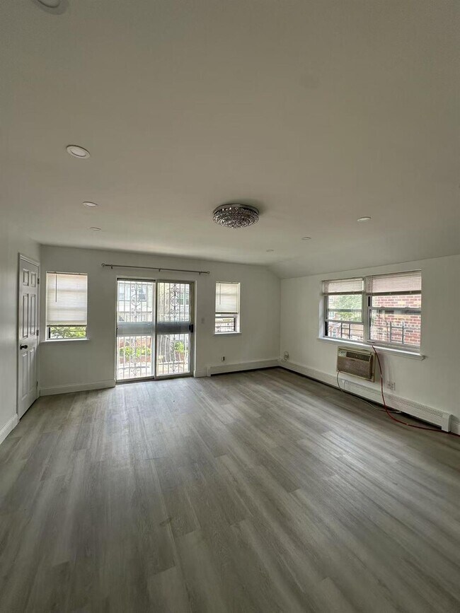 Foto del edificio - 66-15 52nd Ave