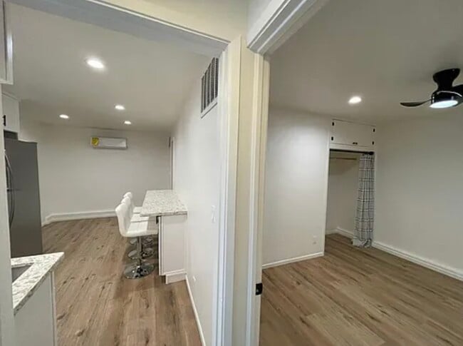 Foto del edificio - 22331 Vanowen St