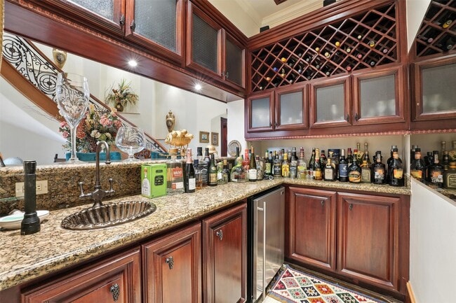 Building Photo - 1119 River Glyn Dr