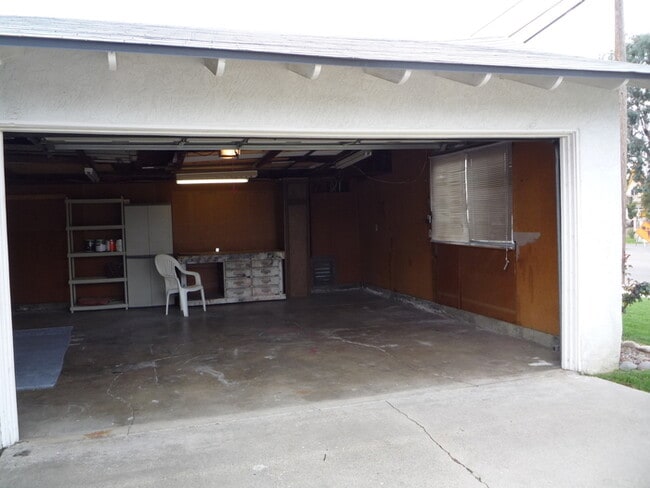 Building Photo - Beautiful Single Family Home