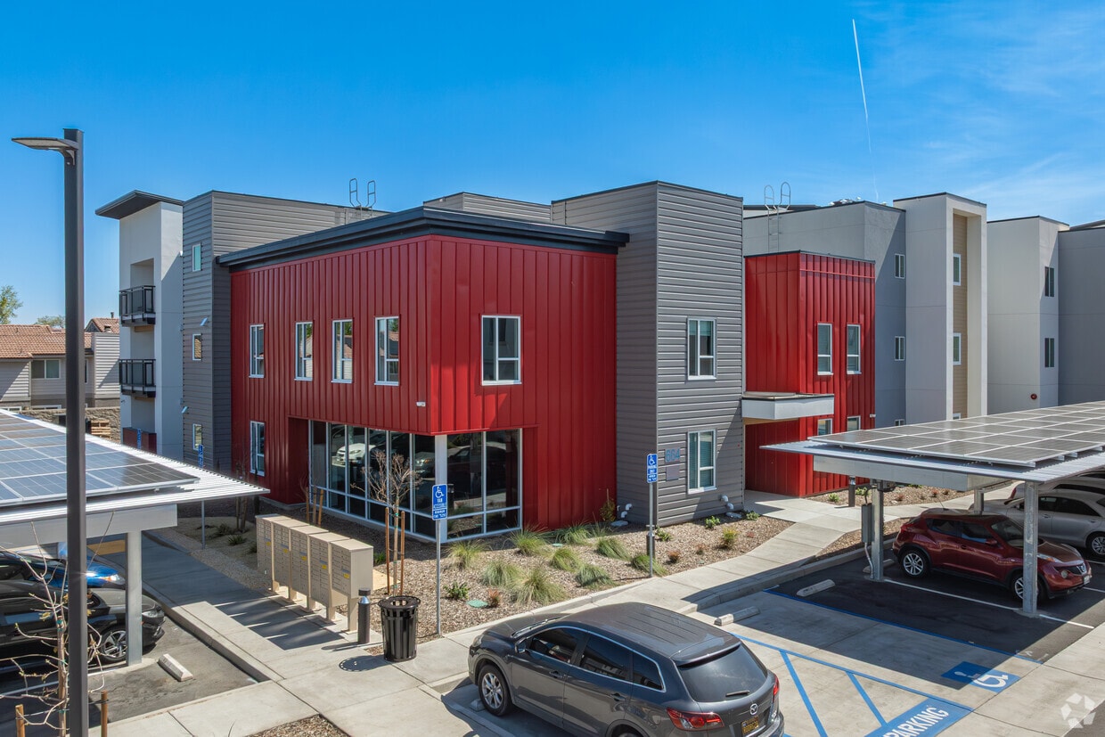 664-682 Northstar Dr - Building - Northstar Courts