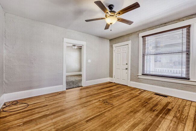 Foto del edificio - LOCATION LOCATION!! Beautiful 2-bed 1-bath duplex located in the highly desirable West Highlands ...