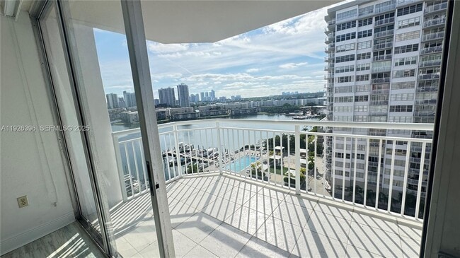 Building Photo - 18061 Biscayne Blvd