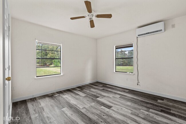 Foto del edificio - 10027 Barnes Rd