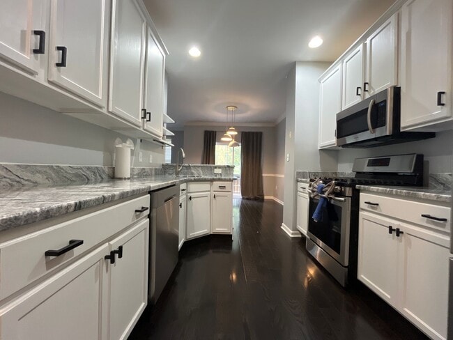 Foto del edificio - Spacious 3-bedroom, 2.5-bath home in South...