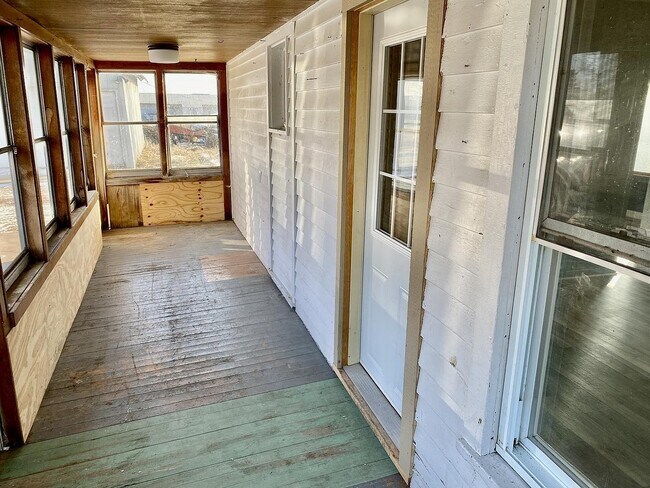 Building Photo - 30556 Lanan Rd