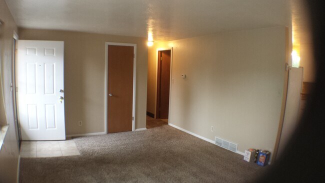 living room - 912 16th St SW