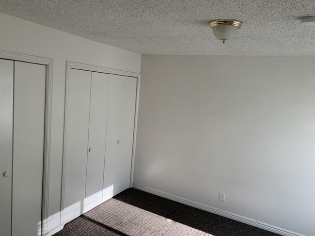 Building Photo - 825 E 275 N