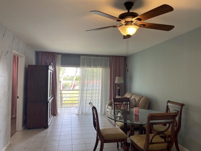 Foto del edificio - 155 Lake Carol Dr