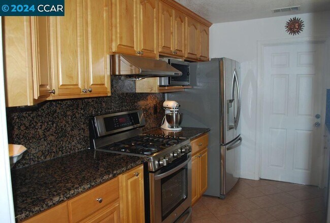 Building Photo - 2118 San Rafael Ave