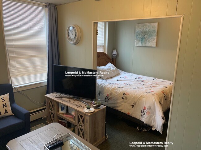 Building Photo - 50A Joy St