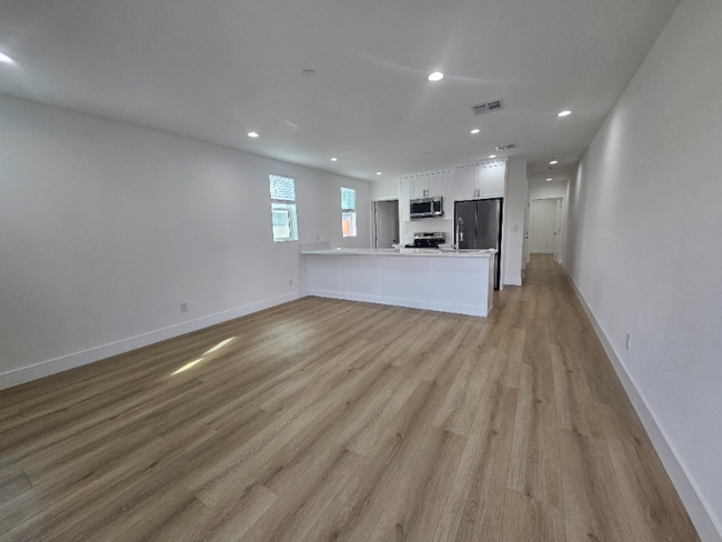 Foto del edificio - 1624 W 205th St