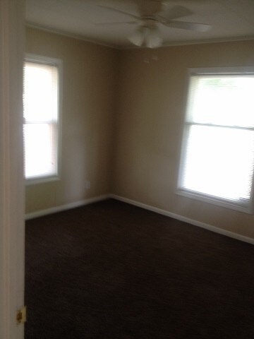 Building Photo - 405 S Red Bank Rd