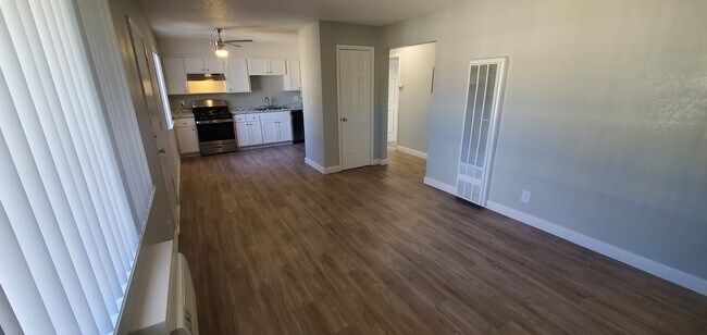 Sala de estar y cocina - Sierra Oaks