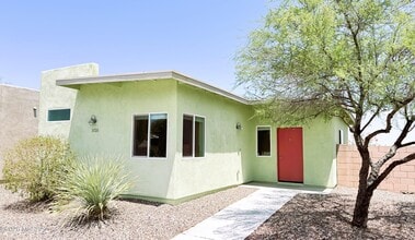 Building Photo - 3026 N Dasylirion Dr