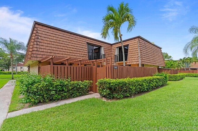 Building Photo - 1405 14th Ln