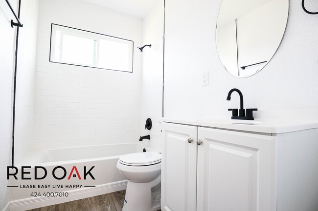 Building Photo - Super Spacious One Bedroom Walk-Up with Op...