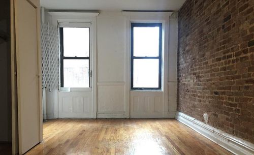 Primary Photo - 209 Spring St