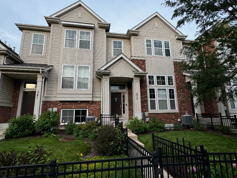 573 Plaza Pl, Aurora, IL 60504 Townhome Rentals in Aurora IL