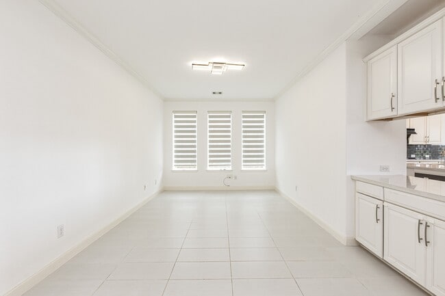 Foto del edificio - 25514 Kearsley Dr