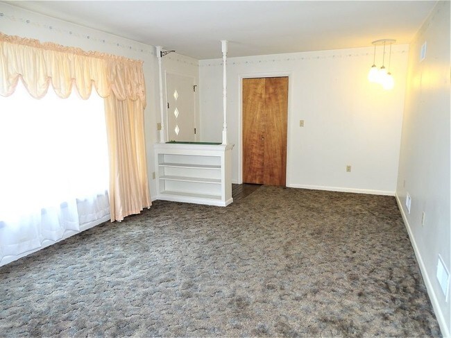 Foto del edificio - 1012 Log Cabin Rd