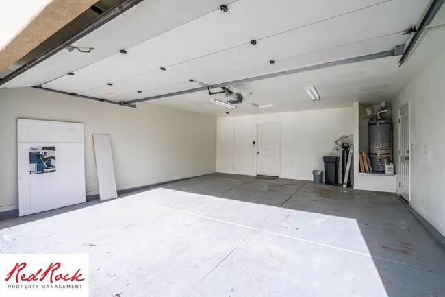 Building Photo - Inviting 3-Bedroom Home with Garage and Private Backyard