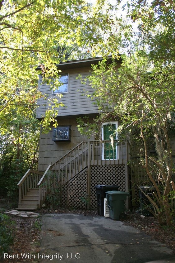 Primary Photo - 1737 Beechwood Cir S
