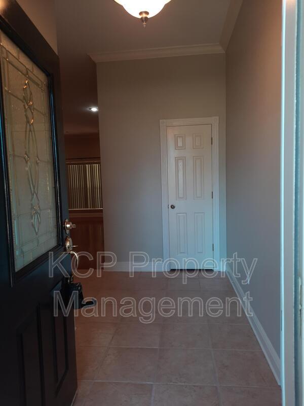 Building Photo - 2109 Barrington Dr