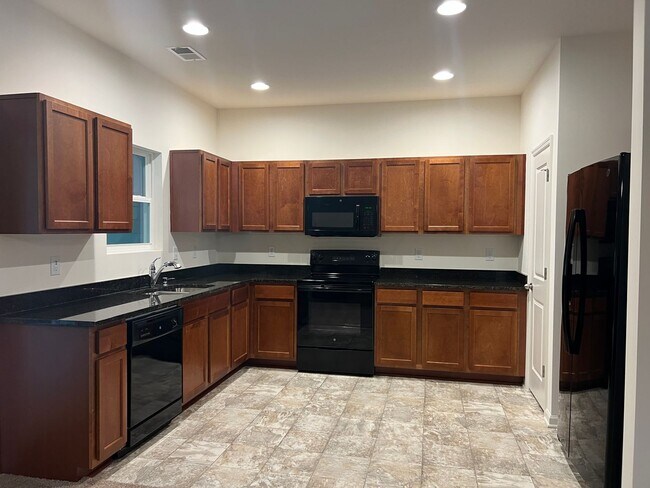 Building Photo - Coming Soon - Lovely 2 Bedroom 2.5 Bath To...