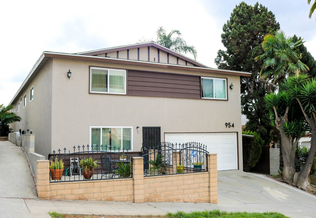 Building Photo - 954 White Knoll Dr