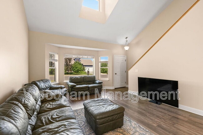 Building Photo - 306 Golden Valley Dr