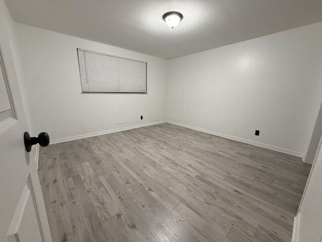 Building Photo - 1220 E 142nd Ave