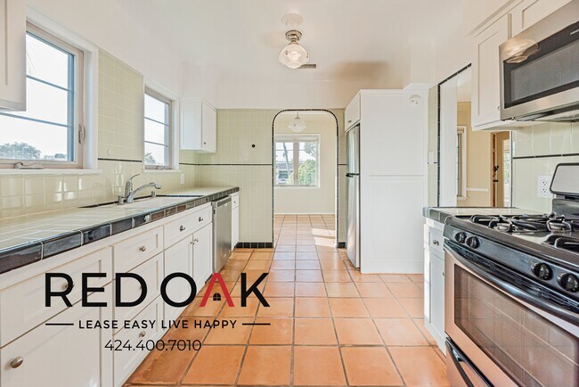 Foto del edificio - ~2 Weeks FREE~ Phenomenal Three Bedroom wi...