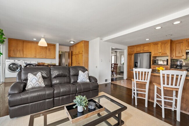 Foto del edificio - 1223 J Ave