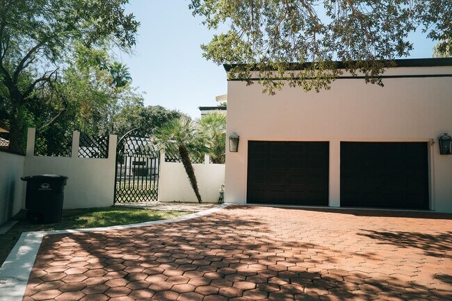 Foto del edificio - 415 Merlin Rd
