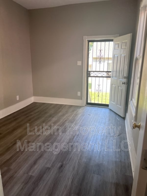 Building Photo - 325 Lema Pl